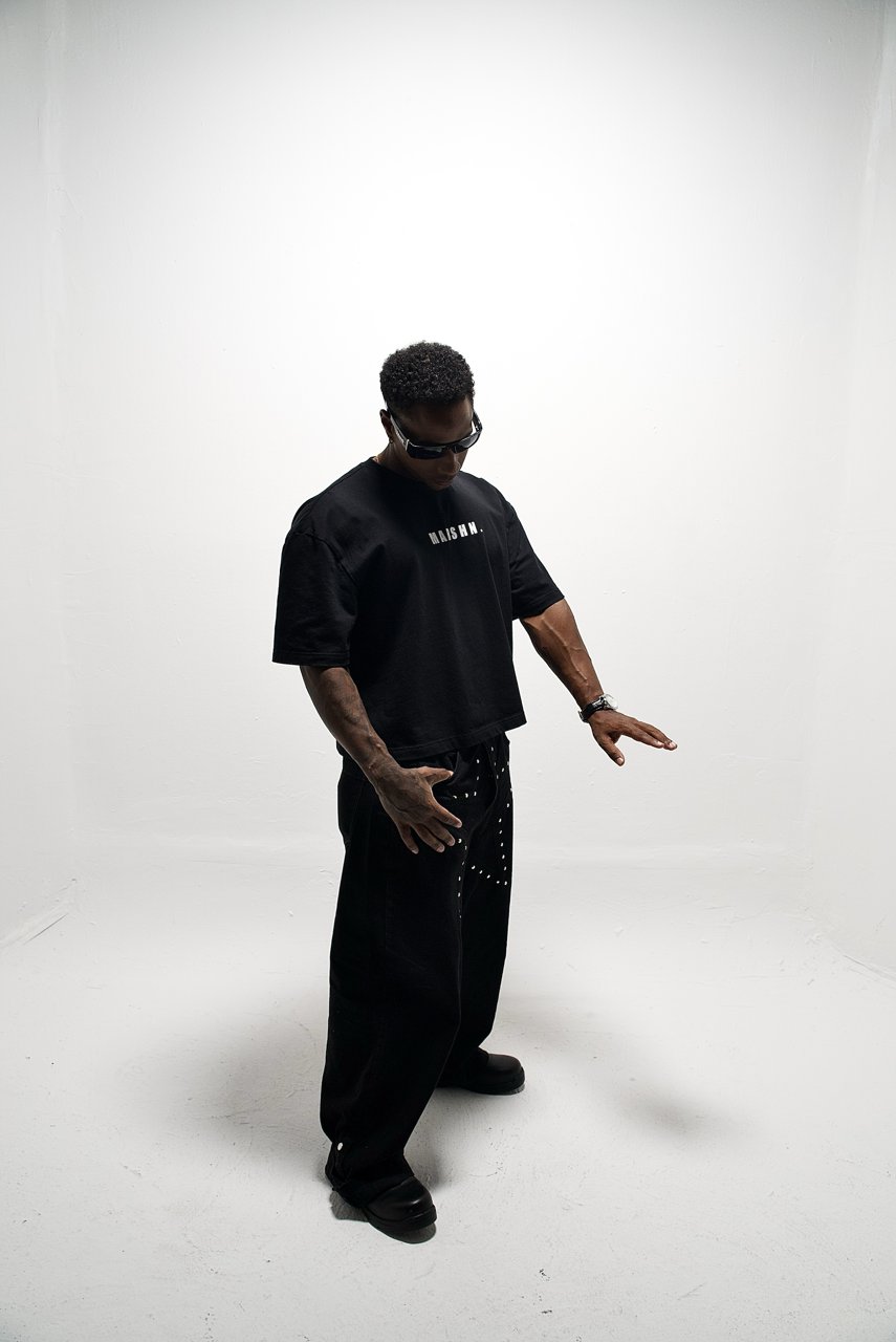 Black Tee — editorial